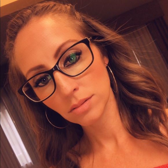 Meet your Posher, Selina - Picture 1 of 1